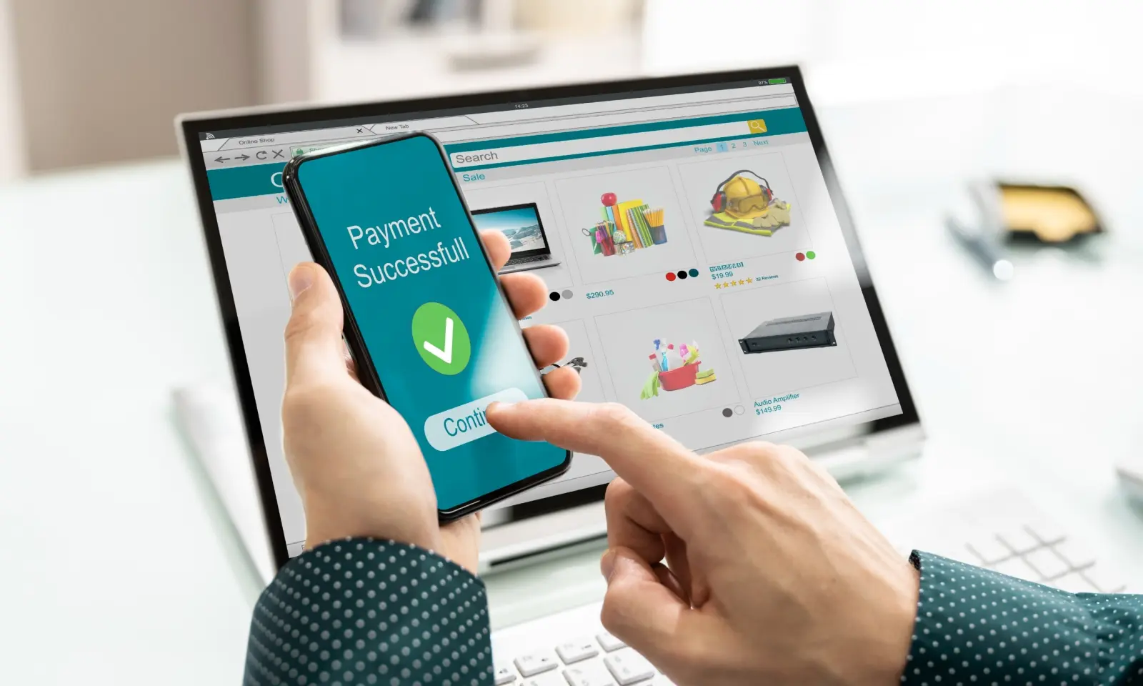 Calidore Connect webshop on a laptop, with an order confirmed on a phone
